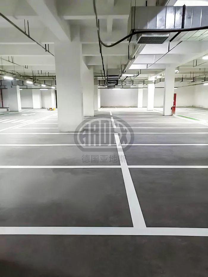 【案例分享】亞地斯水泥基面自流平又出爆款！鄭州龍湖金融島停車庫(kù)