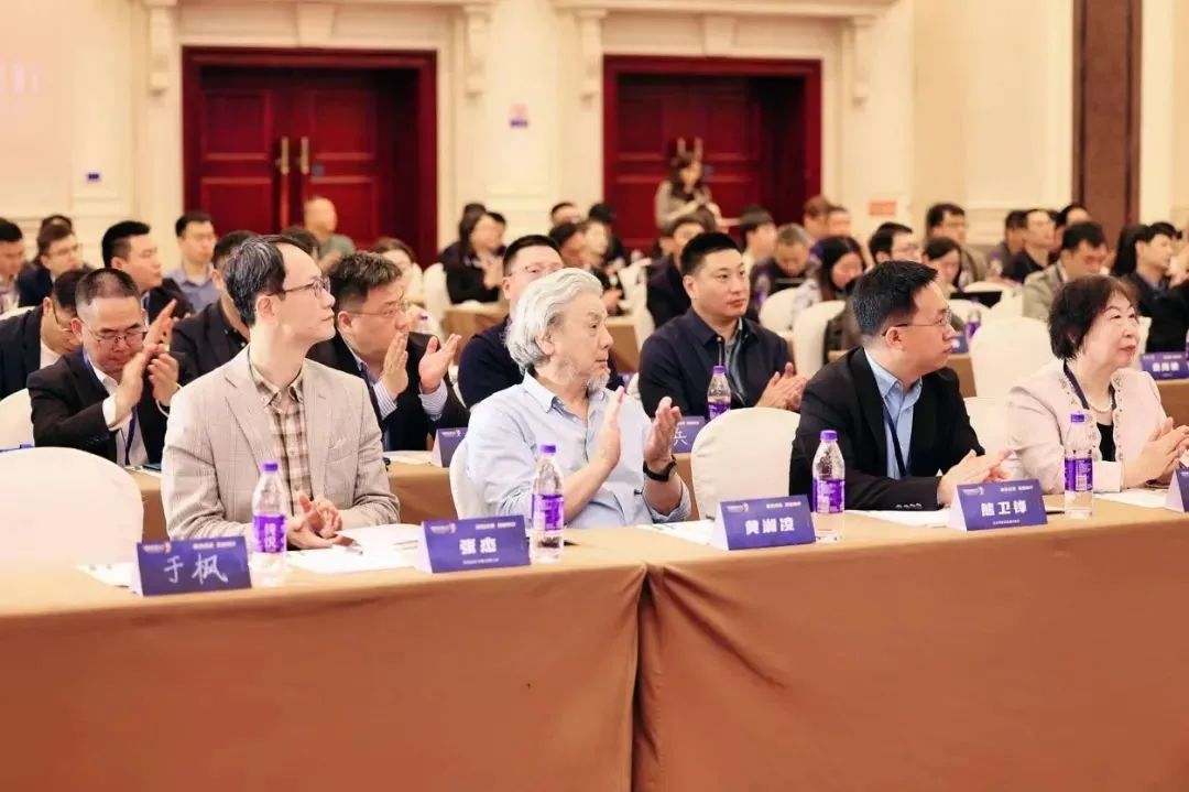 亞地斯集團(tuán)榮獲中國(guó)陶瓷工業(yè)協(xié)會(huì)瓷磚粘貼技術(shù)專業(yè)委員會(huì)榮譽(yù)表彰